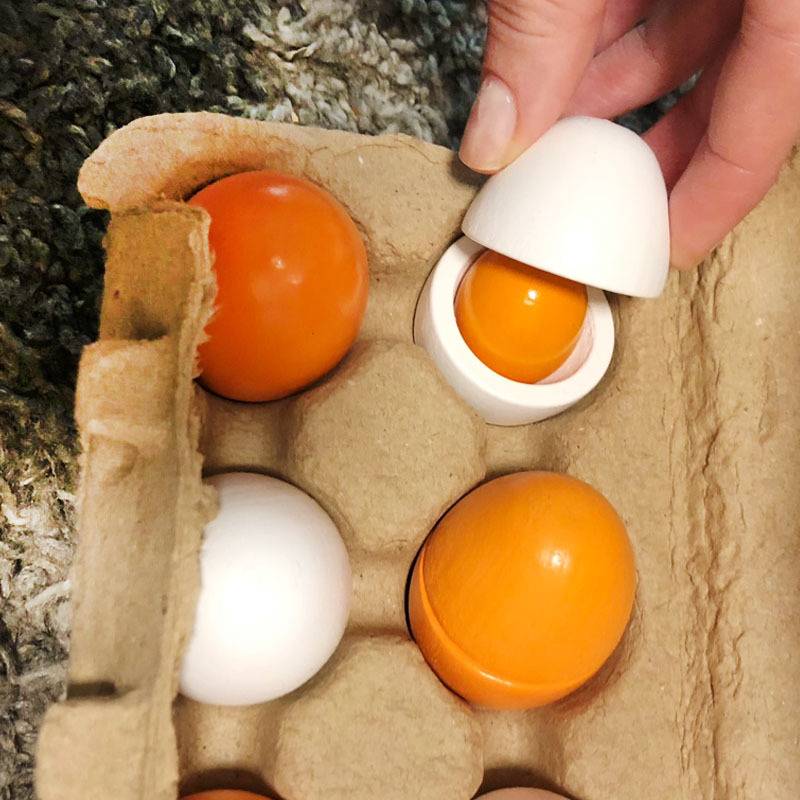 Oua de jucarie, Zola®, detasabile, cu galbenusuri din lemn, 6 buc si cutie depozitare, 15.5x10x6 cm Oua de jucarie, Zola®, detasabile, cu galbenusuri din lemn, 6 buc si cutie depozitare, 15.5x10x6 cm